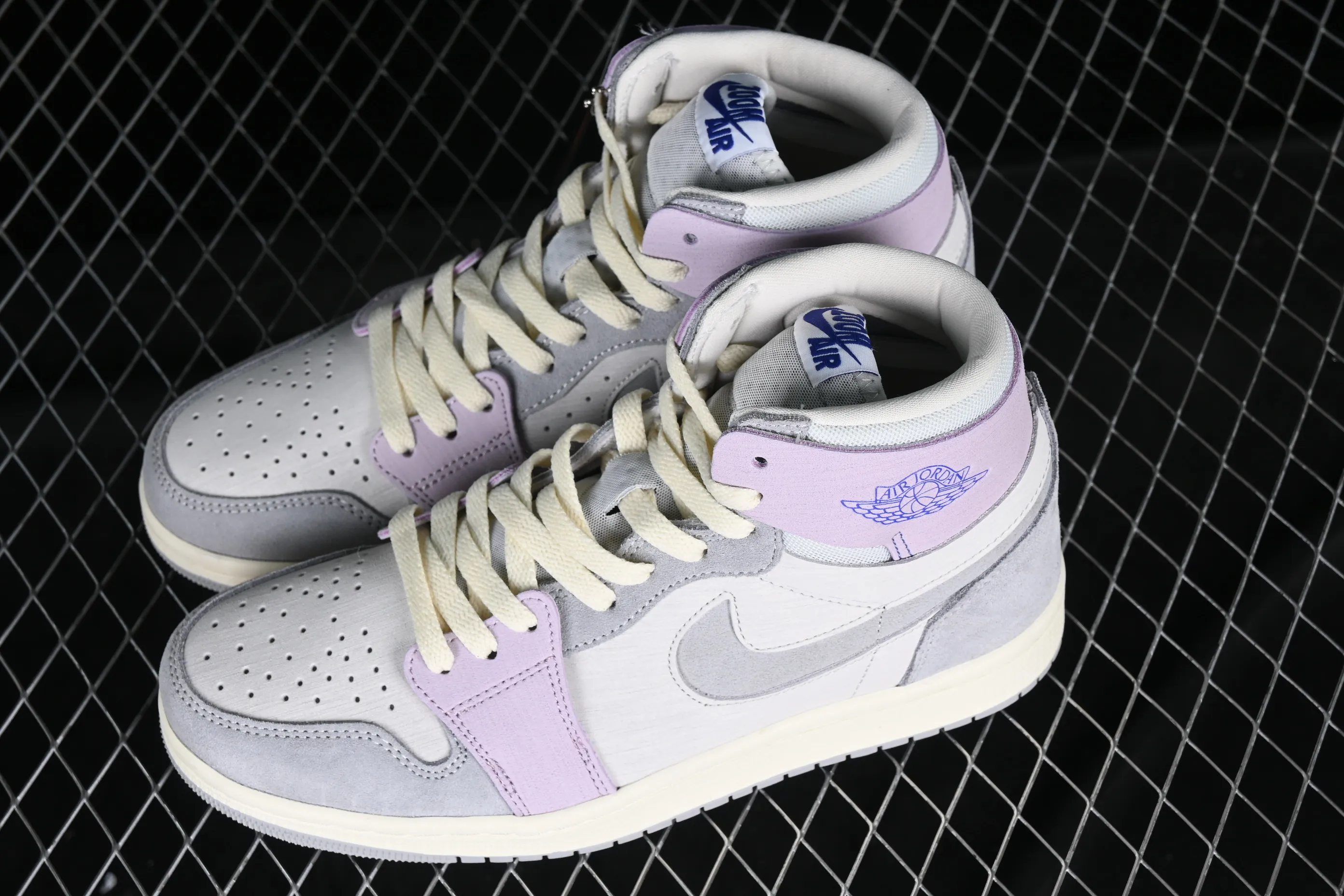 All categories Air Jordan Jordan series basketball shoes Air Jordan 1 High Air Jordan 1 Zoom CMFT AJ1 Joe 1 gray and purple color matching DV1305-005